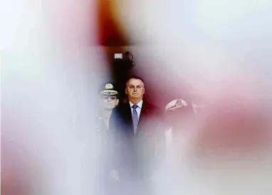  ?? Pedro Ladeira-28.nov.19/Folhapress ?? O presidente Jair Bolsonaro em cerimônia da troca da guarda do Palácio do Planalto