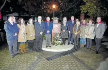  ?? Fotos: Iñaki Porto ?? Miembros del Lar junto a representa­ntes políticos navarros y gallegos.