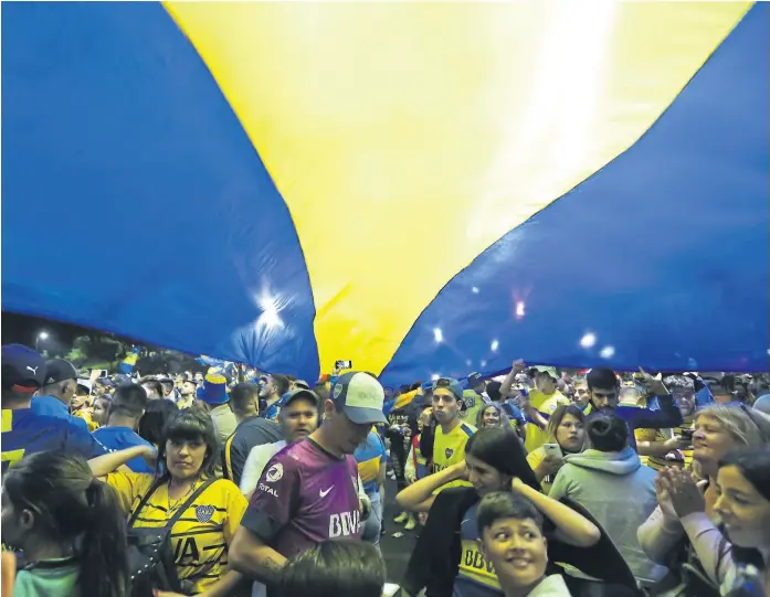  ?? Ignacio sánchez ?? Anoche Boca tuvo una colorida despedida de sus hinchas en Parque Lezama, y además estuvo Rafa Di Zeo; River viajará hoy