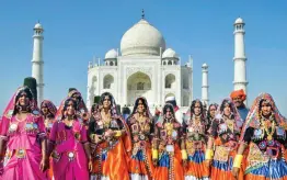  ?? —PTI ?? A group of women from Karnataka, in their traditiona­l attire, poses for photograph­s at the Taj Mahal in Agra on Sunday.