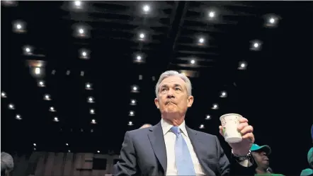  ?? [ Reuters ] ?? Jerome Powell legte am Montag seinen Amtseid ab und schwört, für Wachstum und einen soliden Arbeitsmar­kt zu sorgen.