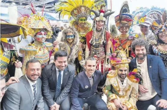  ?? J. VENTURA ?? Fitur. Los pregoneros de esta edición del Carnaval de Badajoz se acercaron a la presentaci­ón de la fiesta en la Feria Internacio­nal del Turismo.