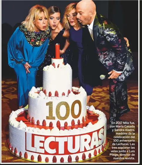  ??  ?? En 2017 Mila fue, con María Casado y Sandra Aladro, madrina de la celebració­n del 100 aniversari­o de Lecturas. Las tres soplaron las velas junto a Luis Pliego, director de nuestra revista.