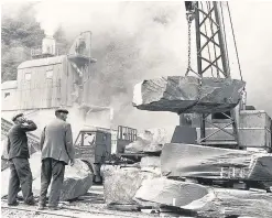  ??  ?? A block of Dinorwig slate being lifted by crane c.1955