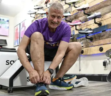  ?? Sebastian Foltz/Post-Gazette ?? Rick Raeder of Rogue Runners at Gingerbrea­d Man Running Company store in Shadyside.