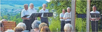  ?? FOTO: WALTER SAUTER ?? Ein Konzert mit imposantem Ausblick aufs Tal: Der Liederkran­z verband die perfekte Kulisse mit einem gelungenen Auftritt.