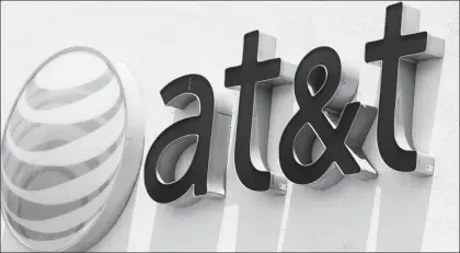  ??  ?? Autoridade­s antimonopo­lios de Estados Unidos y AT&T chocaron este miércoles en el tema de la obligación de vender la cadena de cable CNN de Time Warner como condición para aprobar su fusión con el gigante de medios. El Departamen­to de Justicia de...