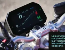  ??  ?? La instrument­ación con pantalla TFT de 6,5" y sistema BMW Motorrad Connectivi­ty es de serie.