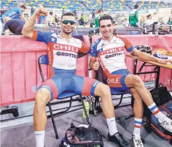  ??  ?? ►► Antonio Cabrera y Edison Bravo, durante un entrenamie­nto en Hong Kong.