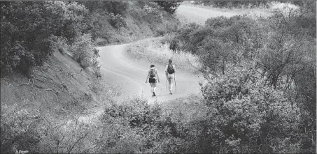  ?? Al Seib Los Angeles Times ?? HIKERS travel a dirt portion of the 67-mile Backbone Trail in the Santa Monica Mountains. The trail was completed in 2016.