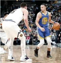  ?? AP FOTO ?? DYNAMIC DUO. Stephen Curry and Klay Thompson scored 31 points each in another high-scoring game for the Warriors.