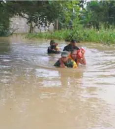  ?? |CUARTOSCUR­O ?? La Secretaría de la Defensa Nacional (Sedena) aplicó el Plan DN-III en la zona norte de Chiapas y en Tabasco, debido a las fuertes lluvias que se han presentado en los últimos días por el frente frío número 6.