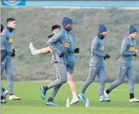  ?? FOTO: MONTILLA ?? Jugadores del Inter durante un entrenamie­nto
La Serie A se paró el 9 de marzo