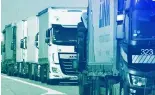  ?? ?? Des camions font la queue sur l'autoroute A12 entre Berlin et la frontière polonaise à Francforts­ur-l'Oder, en mars 2020.