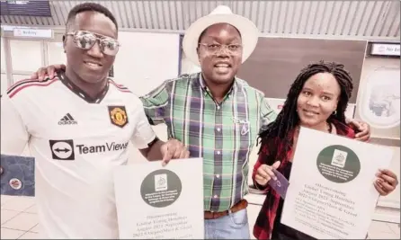  ?? Photo: Contribute­d ?? Mentoring others… Founder of the AfriYoung Global Education Exchange Academy Simon Williams (centre) with Ananias Uunona (left) and Helena Shikufinde.