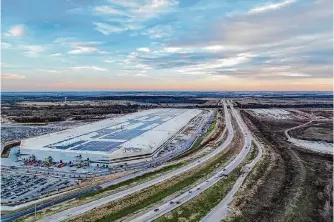  ?? Brandon Bell/getty Images ?? Tesla’s corporate headquarte­rs in Travis County are shown in January 2023. It wasn’t immediatel­y clear if Tesla was removing its entire manufactur­ing facility or just a portion of it.