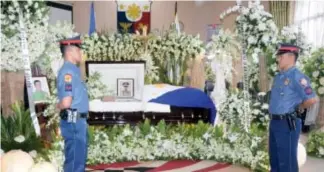  ?? Photo by Milo Brioso ?? FAREWELL. Baguio City Police Office personnel stand as honor guard for the late Councilor Roberto Ortega as members of the city council pay their last respect to the former city top cop.
