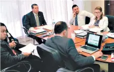  ??  ?? REUNIONES. Los miembros de la Comisión de Selección.