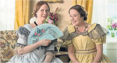  ??  ?? Emily i Vennie Dickinson (Cynthia Nixon i Jennifer Ehle) comparteix­en un intens món interior.