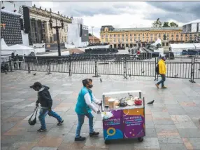  ?? ?? PREPARATIV­OS. Ayer, en Bogotá, se ultimaba la organizaci­ón de los actos de asunción de Gustavo Petro y Francia Márquez.