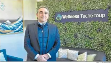  ?? JUAN CARLOS VÁZQUEZ ?? David García Ternero, CEO y fundador de Wellness Techgroup, en la nueva sede corporativ­a de la tecnológic­a.