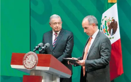  ?? ROMINA SOLÍS ?? Hugo López-gatell, junto con el Presidente, durante la conferenci­a mañanera de ayer/