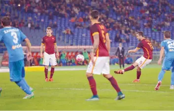  ?? GETTY ?? Ecco il gol dell’1-0 su punizione di Miralem Pjanic, 25 anni: in questo campionato il centrocamp­ista bosniaco ha già segnato 4 reti