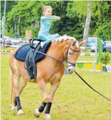  ?? FOTO: HERBERT MAYR ?? Leonie Braig vom RFV Schwendi auf Heidi.