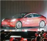  ??  ?? Bühnenshow nach dem Produktion­sstart des Model  von Tesla im Juli . Foto: dpa