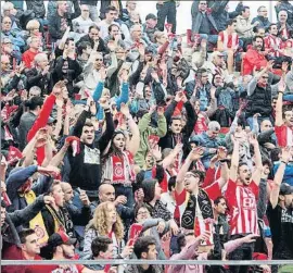  ?? PERE DURAN / NORD MEDIA ?? Montilivi celebró por todo lo alto la permanenci­a del Girona