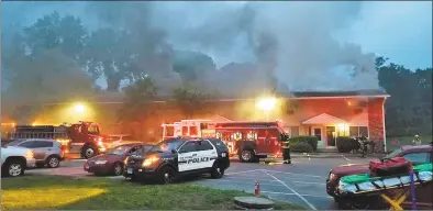  ?? Water Witch Hose Co. #2 of New Milford photo ?? Firefighte­rs and emergency personnel respond to an early morning fire at the Harrybrook­e Park condo complex.