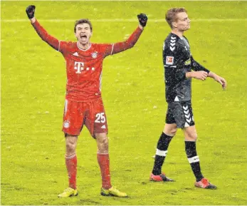  ?? FOTO: LUKAS BARTH-TUTTAS/DPA ?? Urschrei des Urbayern: Thomas Müller war mit Tor und Vorlage Münchens Matchwinne­r.