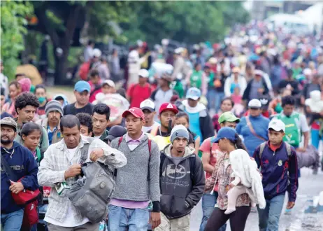  ?? |CUARTOSCUR­O ?? La caravana migrante que cruza por México se encuentra entre Veracruz, Puebla y la Ciudad de México.