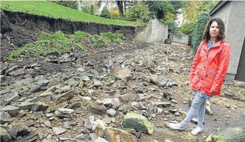  ?? Pictures: Dougie Nicolson. ?? Just a couple of minutes earlier and the wall would have crashed down on Karen Arensbach and her daughter. Right: the stones crushed a parked car.