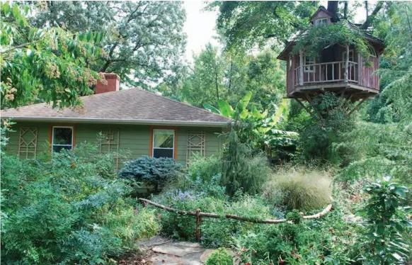  ?? NANCY MOITRIER VIA WASHINGTON POST PHOTO ?? The garden of landscape designers Nancy and Pierre Moitrier, in Annapolis, Maryland, is rich with their creative touches, including a tree house built around a sweet gum tree.