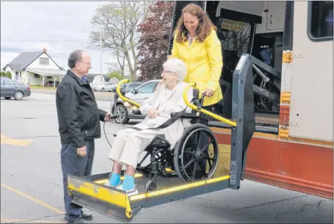  ?? CAROLE MORRIS-UNDERHILL ?? Margaret Hachey shares a laugh with George Bell, a causal bus driver, and Victoria Gagne, the director of recreation at Dykeland Lodge, while the electronic lift brings her wheelchair to the main floor of the bus. The lift helps residents of all mobility levels board the vehicle.