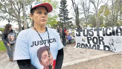  ?? DIARIO JORNADA ?? Indignada. El 14 de mayo, Liliana Guerra encabezó en Rawson una marcha para pedir justicia.
