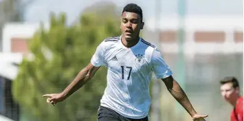  ??  ?? Maurice Malone im Trikot der deutschen U 17 Nationalma­nnschaft. Derzeit spielt der Augsburger mit dem DFB Team bei der EM in Kroatien.