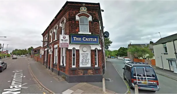  ?? GOOGLE STREET VIEW ?? ● The Castle on Warrington Road in Widnes would be converted to provide accommodat­ion for families in need