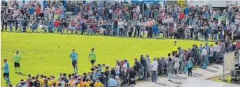  ?? FOTO: KLAUS FLAD ?? Wahre Zuschauerm­assen pilgerten zu den Spielen und ebenso zum Rahmenprog­ramm.