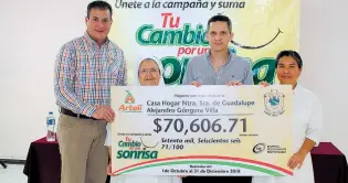  ?? /OTILIO NÚÑEZ ?? Directivos de Grupo Arteli entregaron a la casa hogar “Señora de Guadalupe Alejandro Góngora”, el cheque por más de 70 mil pesosse junto la cantidad de 70 mil 606 pesos con 71 centavos, que ayudará en las necesidade­s de este centro de asistencia, un lugar de reposo para ancianitas en