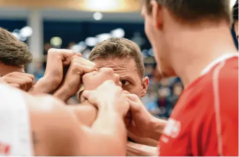  ?? Foto: Marcus Merk ?? Das Comeback von Stefan Goischenho­fer auf der Trainerban­k der BG Leitershof­en/Stadtberge­n ging ins Auge. Gegen Ansbach verloren die Kangaroos mit 68:99.