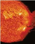 ?? Fotos: Nasa, dpa ?? So sieht die Sonne aus der Nähe betrachtet aus. Die Aufnahmen wurden von einem Satelliten gemacht. Die Sonne ist eine blubbernde Feuerkugel aus unbeschrei­blich heißem Gas.