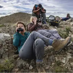  ??  ?? Right: Camerawoma­n Sue Gibson ( left foreground) and the rest of the team search for a ‘fluffy grey boulder’ in a field of boulders. January 2018