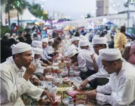  ?? AFP ?? New York City is ready to serve over 500,000 meals to fasting Muslims during Ramadan through partnershi­ps with voluntary organizati­ons.