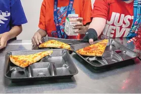  ?? ALBERTO MARIANI/ ASSOCIATED PRESS ?? Students select their meals at an elementary school in Scottsdale, Ariz. U.S. agricultur­e officials proposed new nutrition standards for school meals, including the firstever limits on added sugars.