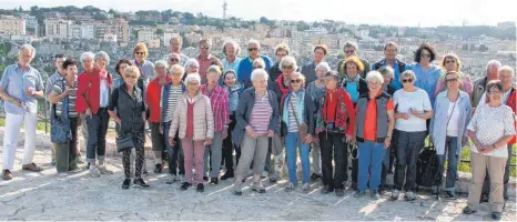  ?? FOTO: AGNES TSCHECHOWS­KI ?? Die Reisegrupp­e des Bürgerforu­ms in Matera.