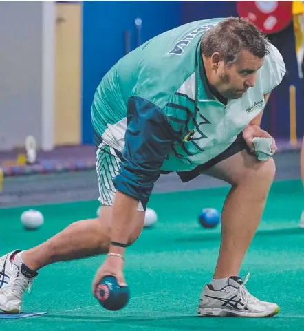  ?? Picture: AIDAN DAVIS ?? Jeremy Henry at the Indoor Bowls Titles. Karen Murphy (below left) and Ellen Ryan were also in action.