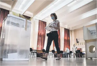  ?? Picture: AFP ?? A woman goes to cast her ballot in Moscow yesterday during the early vote in a constituti­onal referendum that could extend Russian President Vladimir Putin’s term in the Kremlin.