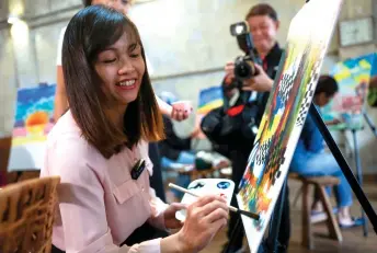  ?? — Bernama photo ?? Teo tries her hands at painting during the Internatio­nal Women’s Day 2024 event at My Creative Vanture, Jalan Panggung in Kuala Lumpur.